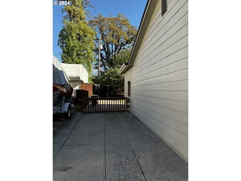 76481 Portal Drive Oakridge OR 97463