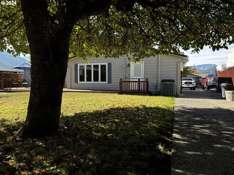 76481 Portal Drive Oakridge OR 97463