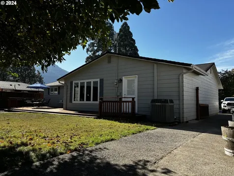 76481 Portal Drive Oakridge OR 97463