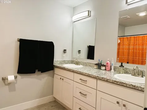 106 Oak Street Winlock WA 98596