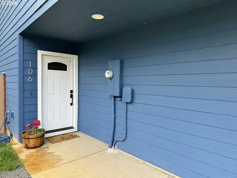 106 Oak Street Winlock WA 98596