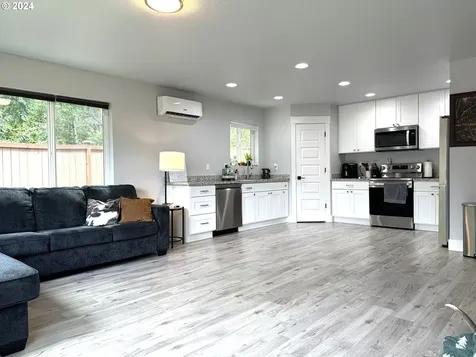 106 Oak Street Winlock WA 98596