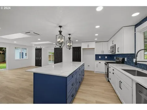 1988 NE Thomas Street Hillsboro OR 97124