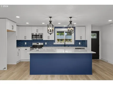 1988 NE Thomas Street Hillsboro OR 97124