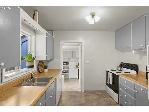 4008 SE 113th Avenue Portland OR 97266