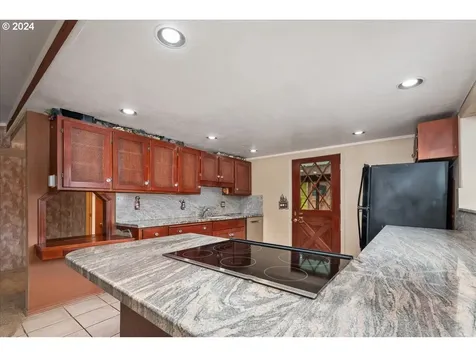 222 N Tomahawk Island Drive Portland OR 97217