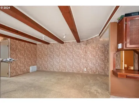 222 N Tomahawk Island Drive Portland OR 97217