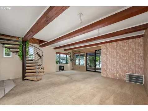 222 N Tomahawk Island Drive Portland OR 97217