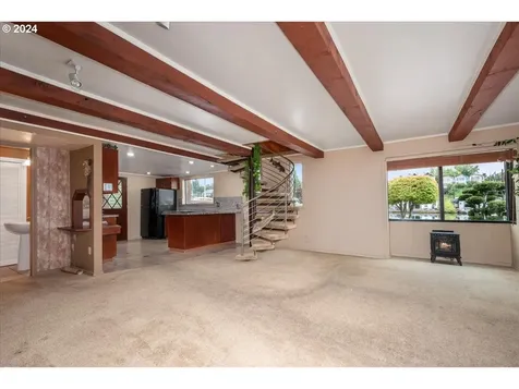 222 N Tomahawk Island Drive Portland OR 97217