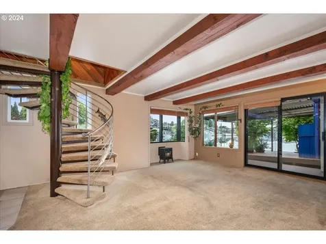 222 N Tomahawk Island Drive Portland OR 97217