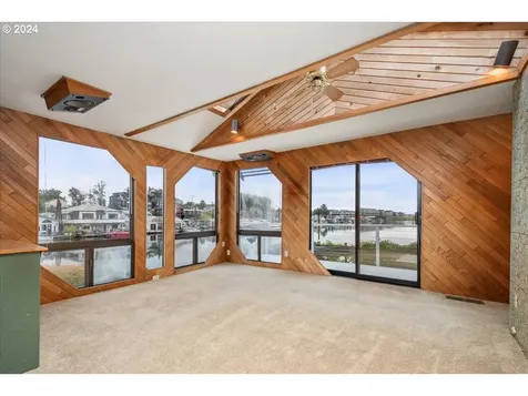222 N Tomahawk Island Drive Portland OR 97217