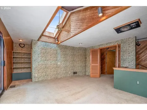 222 N Tomahawk Island Drive Portland OR 97217