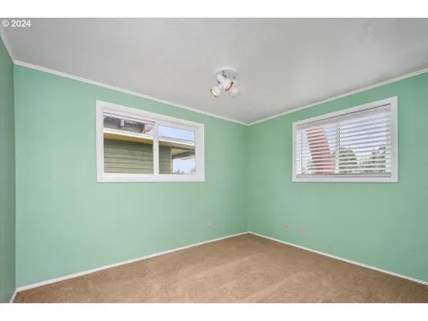 222 N Tomahawk Island Drive Portland OR 97217