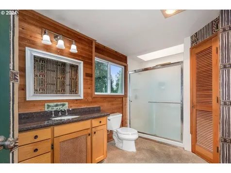 222 N Tomahawk Island Drive Portland OR 97217
