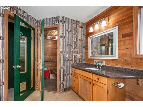 222 N Tomahawk Island Drive Portland OR 97217