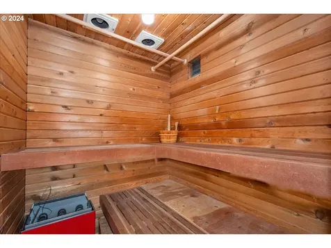 222 N Tomahawk Island Drive Portland OR 97217