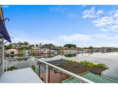 222 N Tomahawk Island Drive Portland OR 97217
