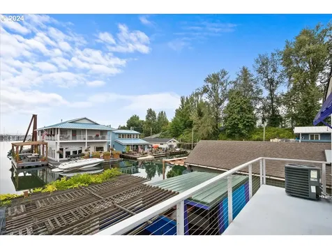 222 N Tomahawk Island Drive Portland OR 97217