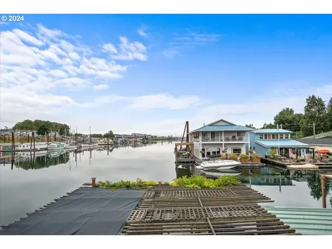 222 N Tomahawk Island Drive Portland OR 97217