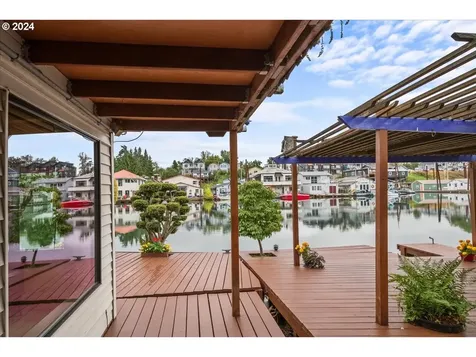 222 N Tomahawk Island Drive Portland OR 97217