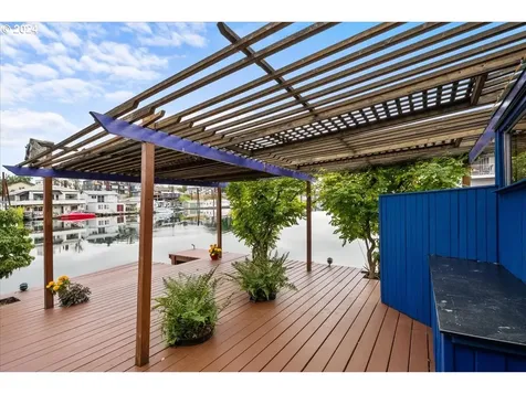 222 N Tomahawk Island Drive Portland OR 97217