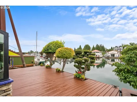 222 N Tomahawk Island Drive Portland OR 97217