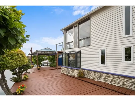 222 N Tomahawk Island Drive Portland OR 97217
