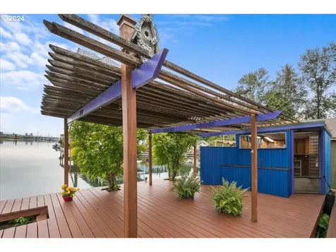 222 N Tomahawk Island Drive Portland OR 97217