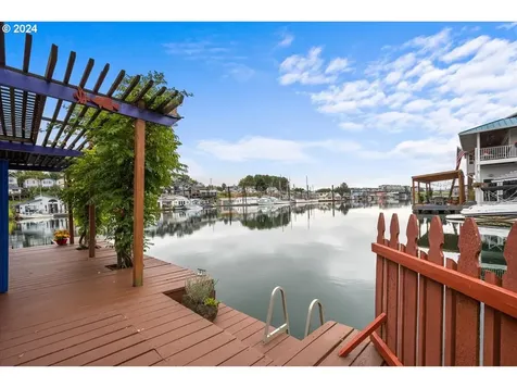 222 N Tomahawk Island Drive Portland OR 97217