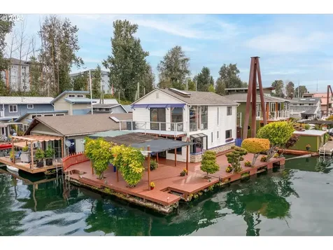 222 N Tomahawk Island Drive Portland OR 97217