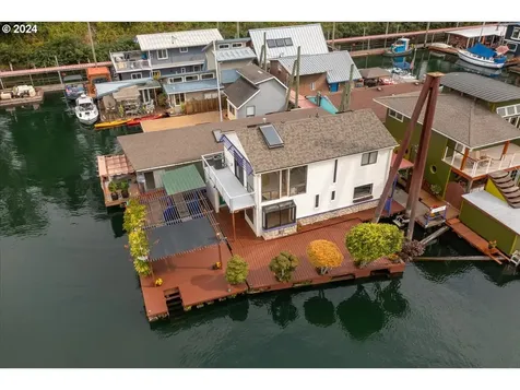 222 N Tomahawk Island Drive Portland OR 97217