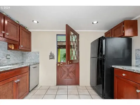 222 N Tomahawk Island Drive Portland OR 97217