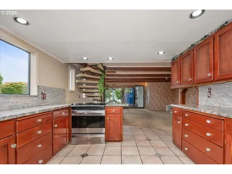 222 N Tomahawk Island Drive Portland OR 97217