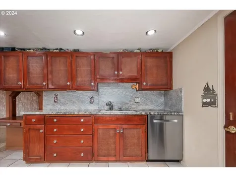 222 N Tomahawk Island Drive Portland OR 97217