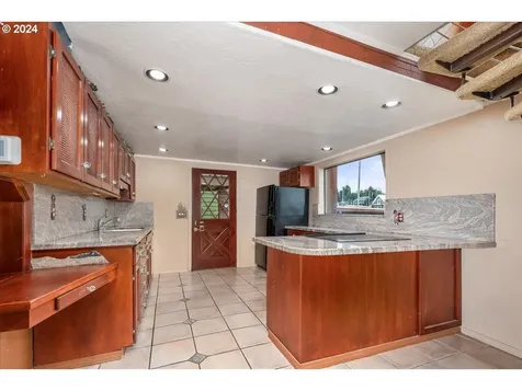 222 N Tomahawk Island Drive Portland OR 97217