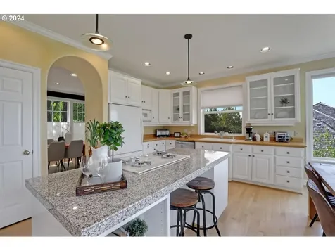 2427 Nw Pinnacle Drive Portland OR 97229