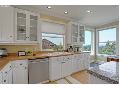 2427 Nw Pinnacle Drive Portland OR 97229