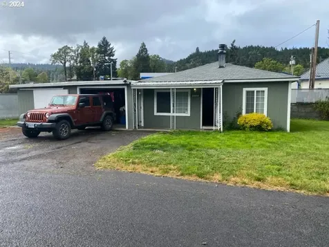 47755 Harris Street Oakridge OR 97463