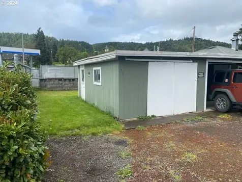 47755 Harris Street Oakridge OR 97463