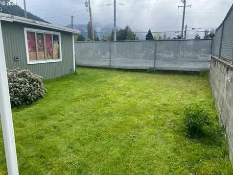 47755 Harris Street Oakridge OR 97463