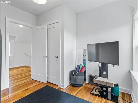 5402 Ne Hoyt Street Portland OR 97213