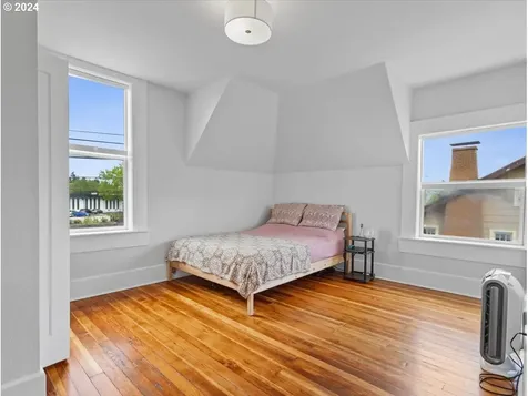 5402 Ne Hoyt Street Portland OR 97213
