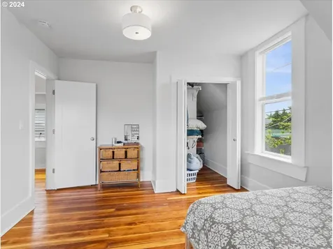 5402 Ne Hoyt Street Portland OR 97213