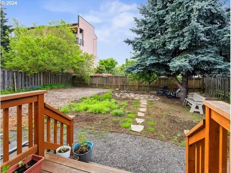 5402 Ne Hoyt Street Portland OR 97213