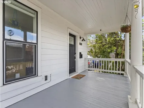5402 Ne Hoyt Street Portland OR 97213
