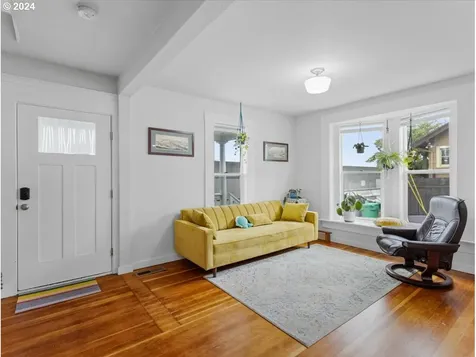 5402 Ne Hoyt Street Portland OR 97213