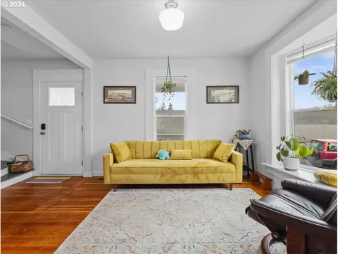 5402 Ne Hoyt Street Portland OR 97213