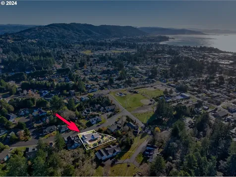 922 Timberline Drive Brookings OR 97415
