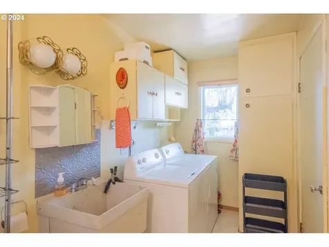 265 Berry Street Lebanon OR 97355