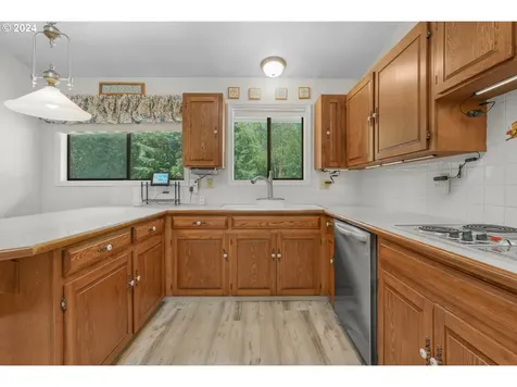 295 Mcadams Road E Longview WA 98632